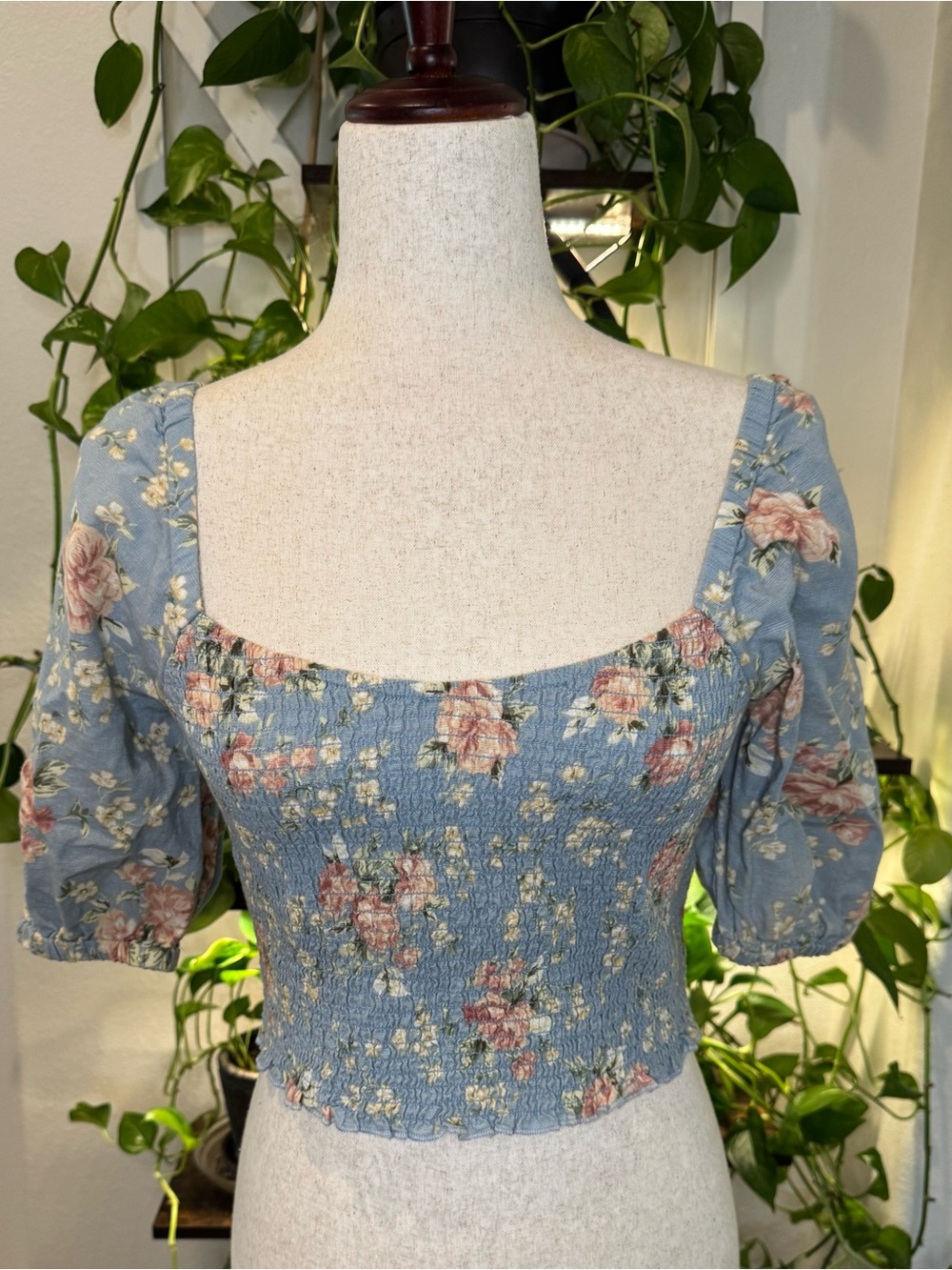 American Eagle Outfitters Blue Floral Smocked Square-Neck Crop Top